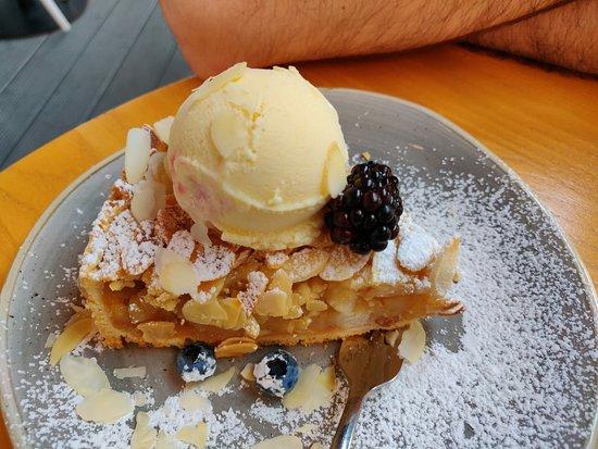 STRH Bistro Art Cafe